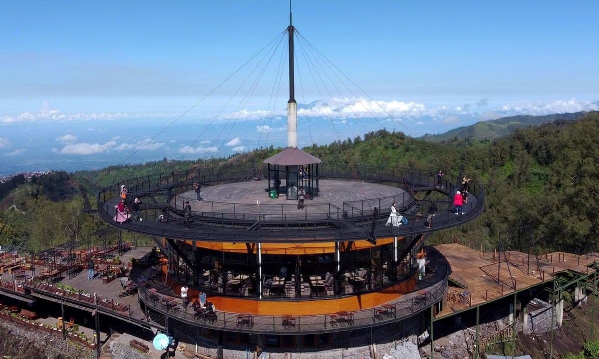 Kafe 360 Derajat Bromo Hillside, Sensasi Ngopi Di Kafe Tertinggi Jawa Timur