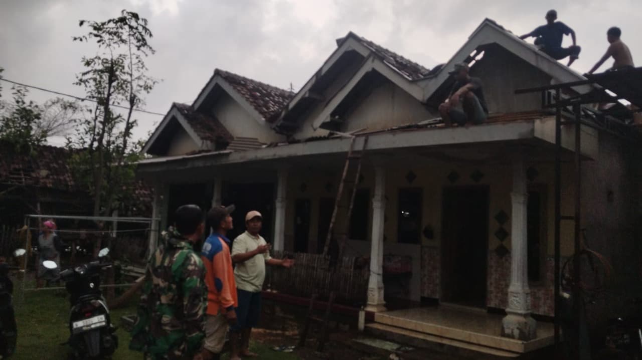 Puting Beliung Terjang Dua Dusun di Probolinggo, Rumah dan Fasilitas Umum Rusak
