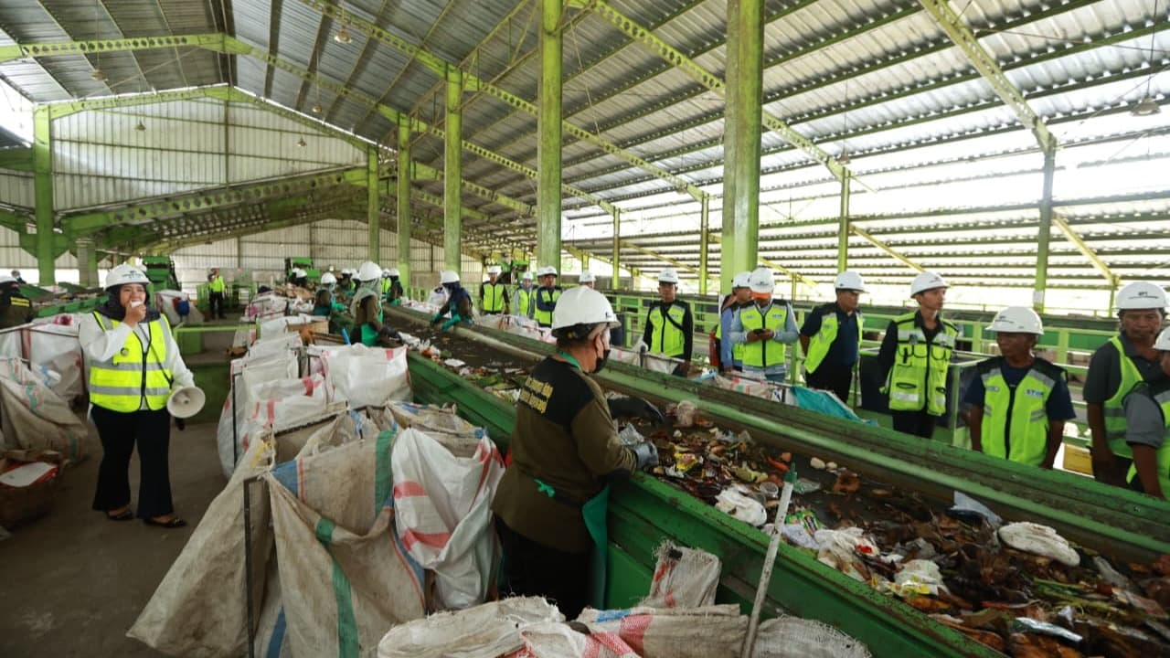 Pengolahan Sampah Sirkular Modern TPS3R Balak Banyuwangi, Mampu Olah Sampah Menjadi Bahan Bakar Pabrik