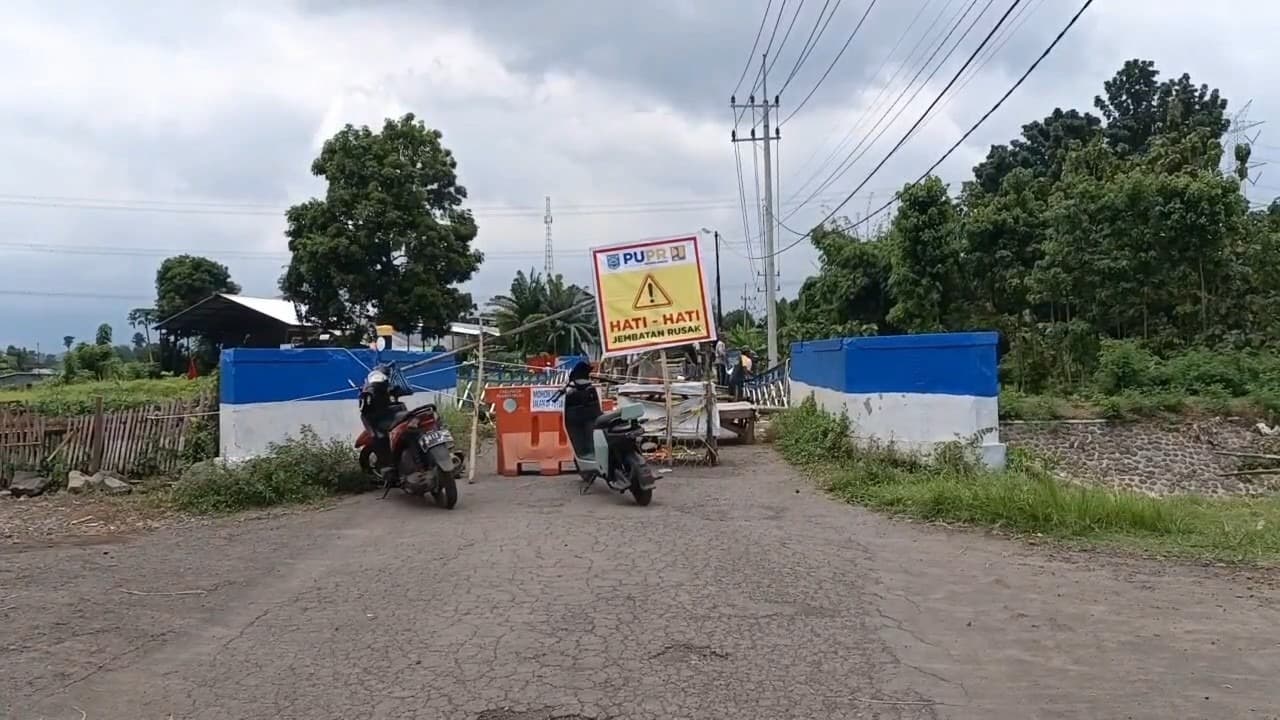 Diterjang Banjir Berulang, Jembatan Sumberkatimoho Probolinggo Nyaris Ambruk