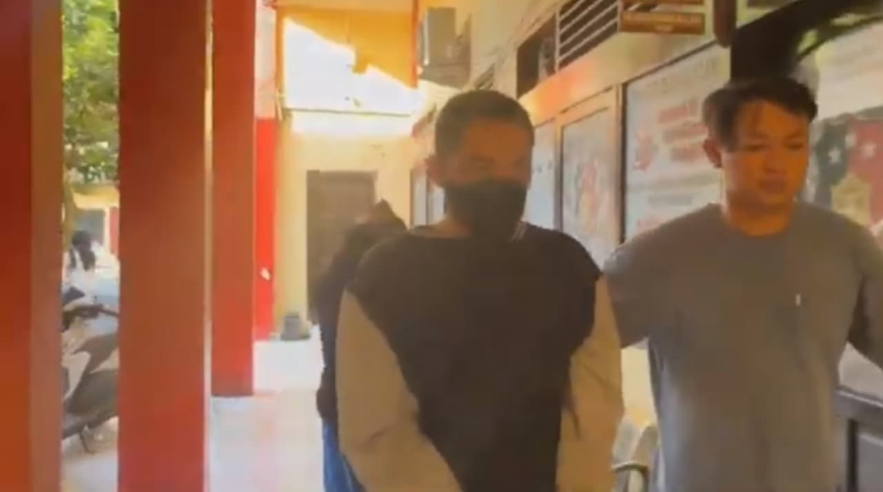 Asyik Pesta Sabu, Pasutri Pedagang Besi Tua Diamankan Polisi di Bangkalan