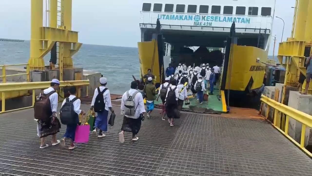 Ratusan Santri Asal Madura Pulang Kampung Jelang Ramadan