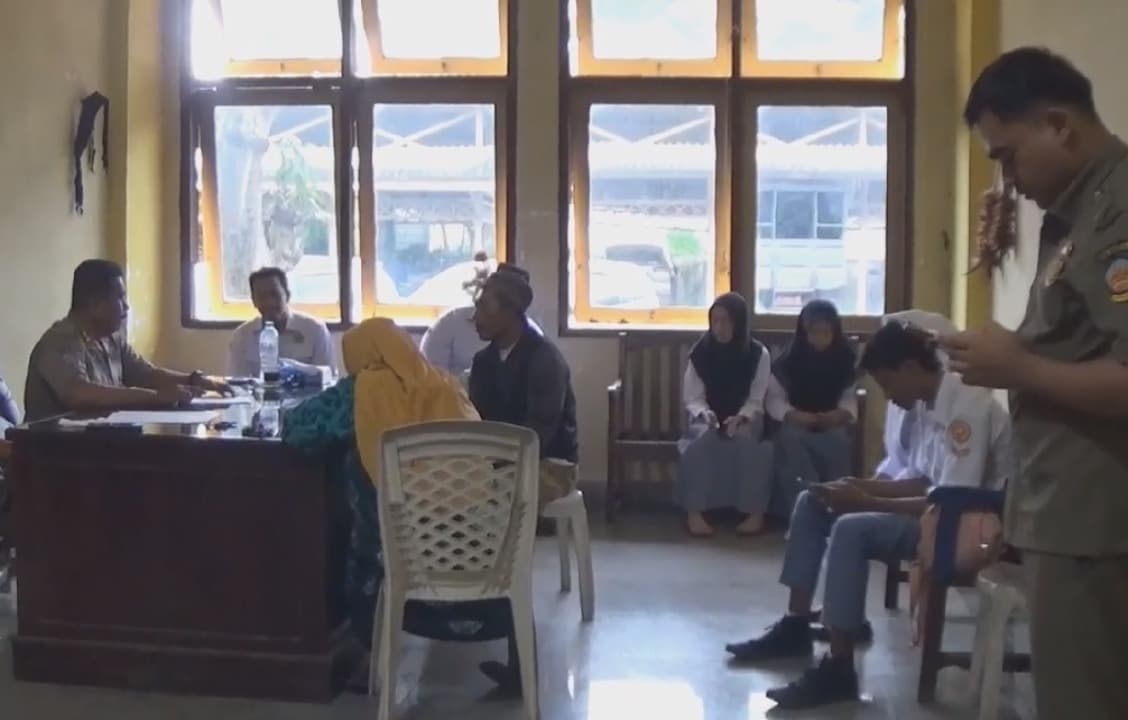 Bolos Jam Sekolah, Empat Pelajar di Bangkalan Terjaring Satpol PP Saat Asyik Nongkrong