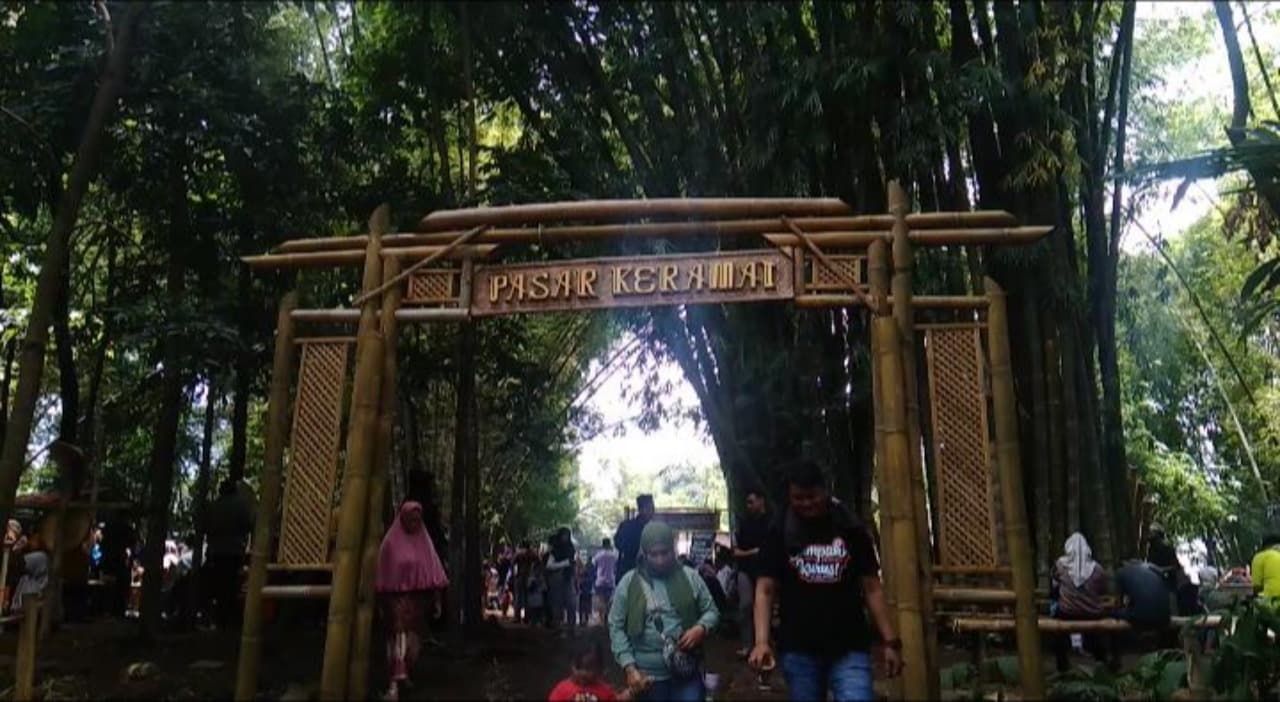 Pasar Keramat Mojokerto, Uniknya Belanja Pakai Uang Gobog Bambu dengan Nuansa Tempo Dulu