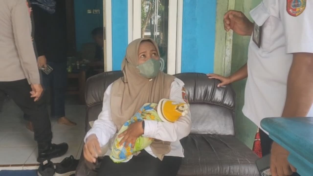 Tragis, Bayi Perempuan Ditemukan di Dalam Kardus