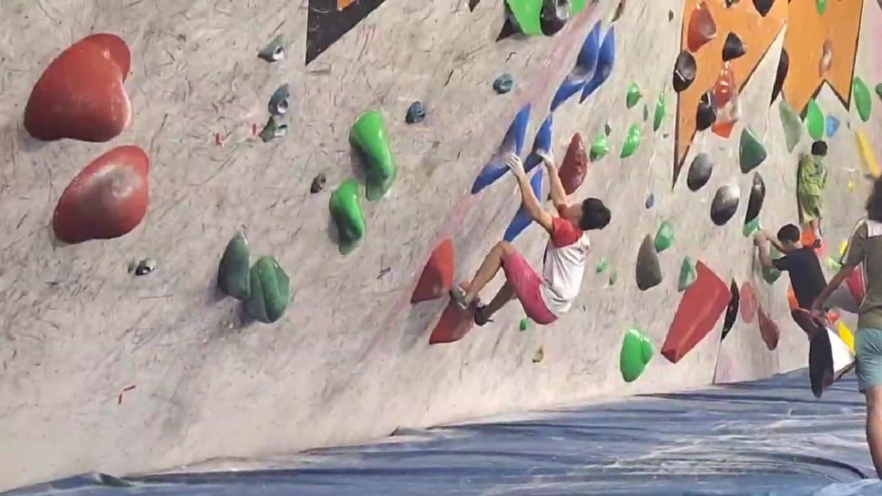 Selesai Diperbaiki, Dinding Panjat Standar Internasional di Lapangan Jatim Seger Belum Bisa Digunakan