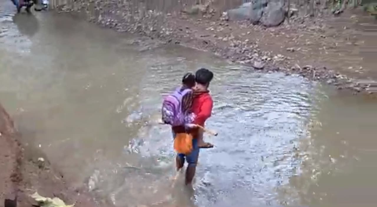 Anggaran Desa Terbatas, Kades Sidoharjo Ponorogo Berharap Bantuan Jembatan untuk Warga Karangsengon