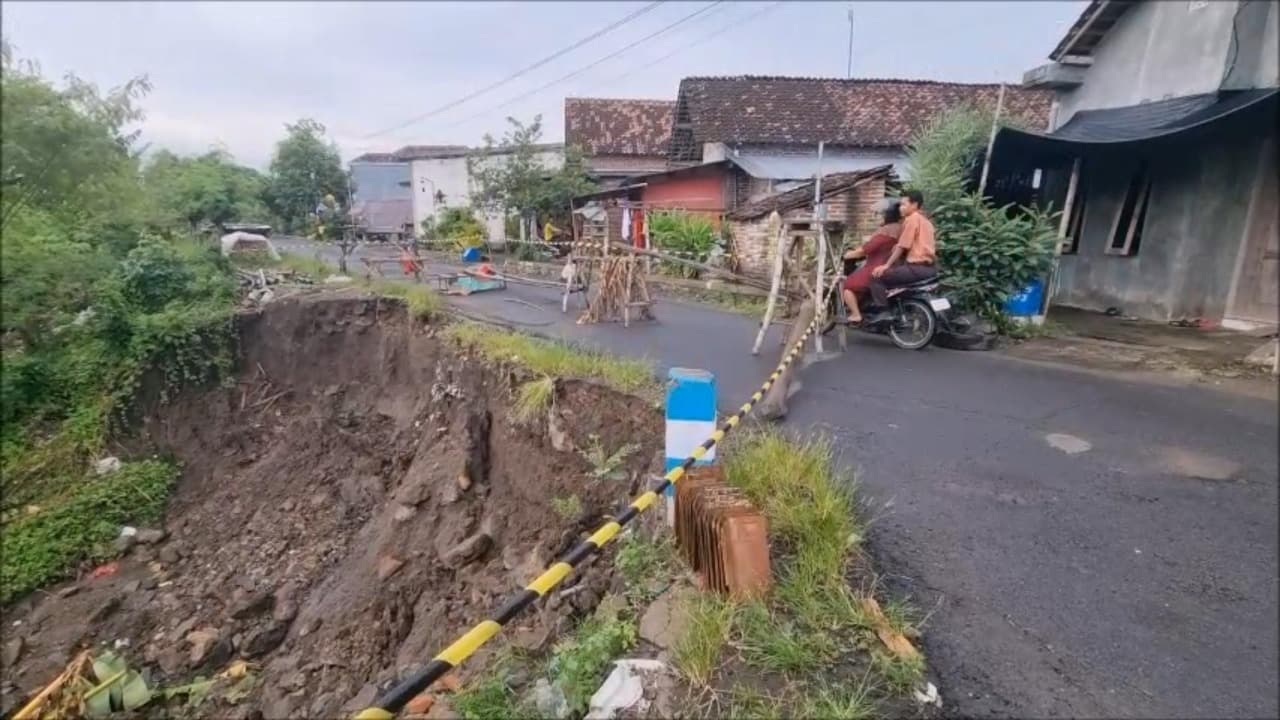 Jalan di Desa Kadungdowo Nganjuk Longsor, Warga Was-Was Bila Hujan