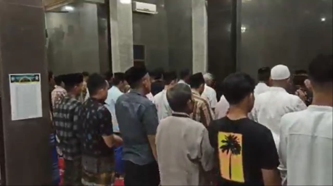 Ratusan Jemaah Muhammadiyah di Trenggalek Gelar Salat Tarawih