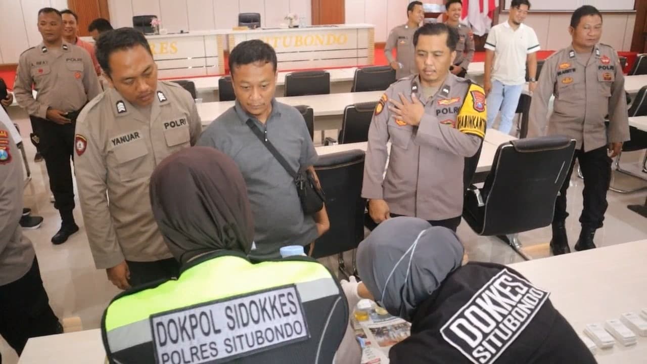 Anggota Polres Situbondo Jalani Tes Urin Mendadak, Sanksi Berat Jika Positif