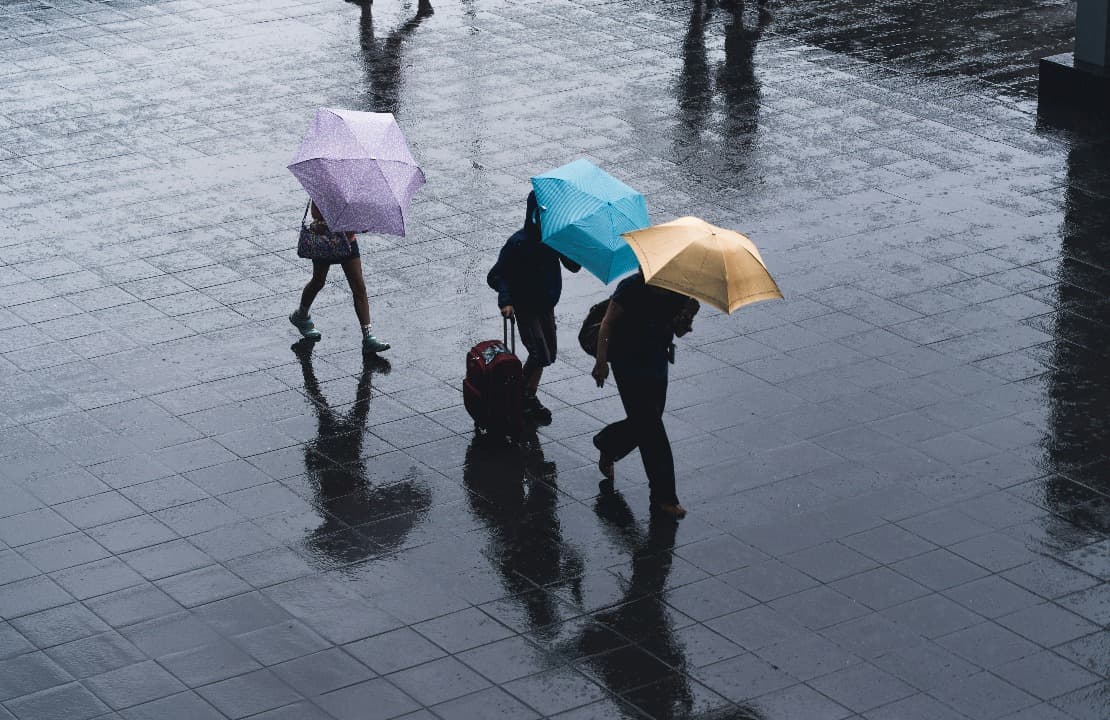 BMKG Prakirakan Hujan Ringan hingga Potensi Petir Melanda Mayoritas Jawa Timur