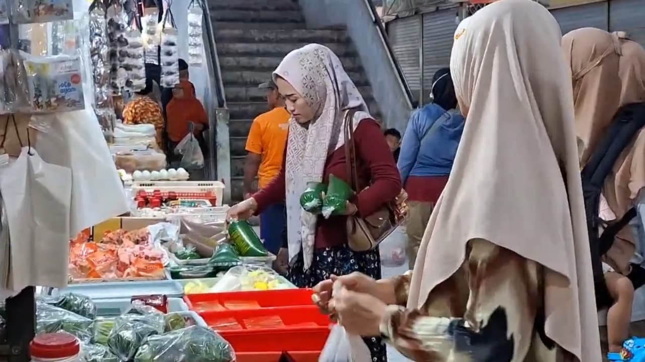 Pasar Besar Madiun Mulai Diserbu Pemburu Bahan Takjil, Harga Masih Stabil