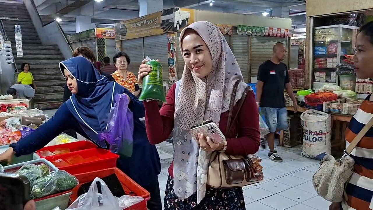 Awal Ramadhan, Warga Berburu Bahan Takjil Untuk Menu Berbuka