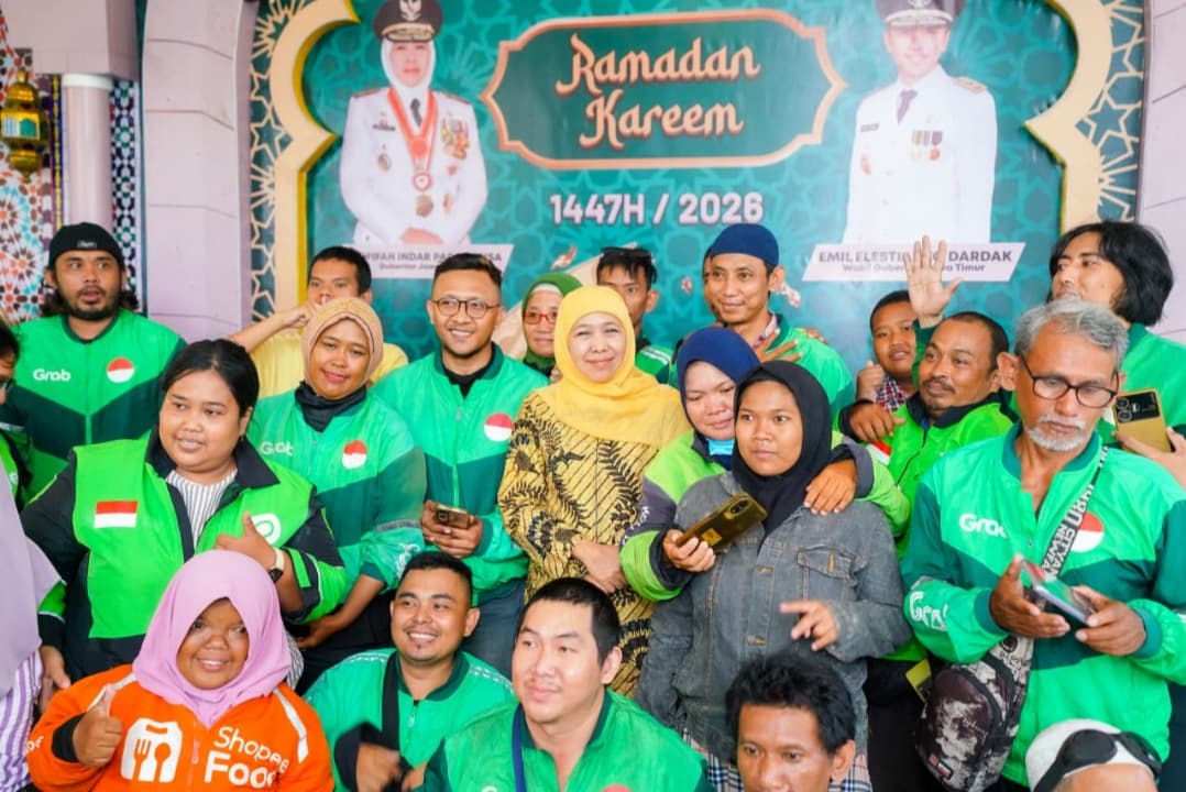Genap 1 Tahun Pimpin Jatim, Khofifah-Emil Santuni Anak Yatim dan Driver Ojol