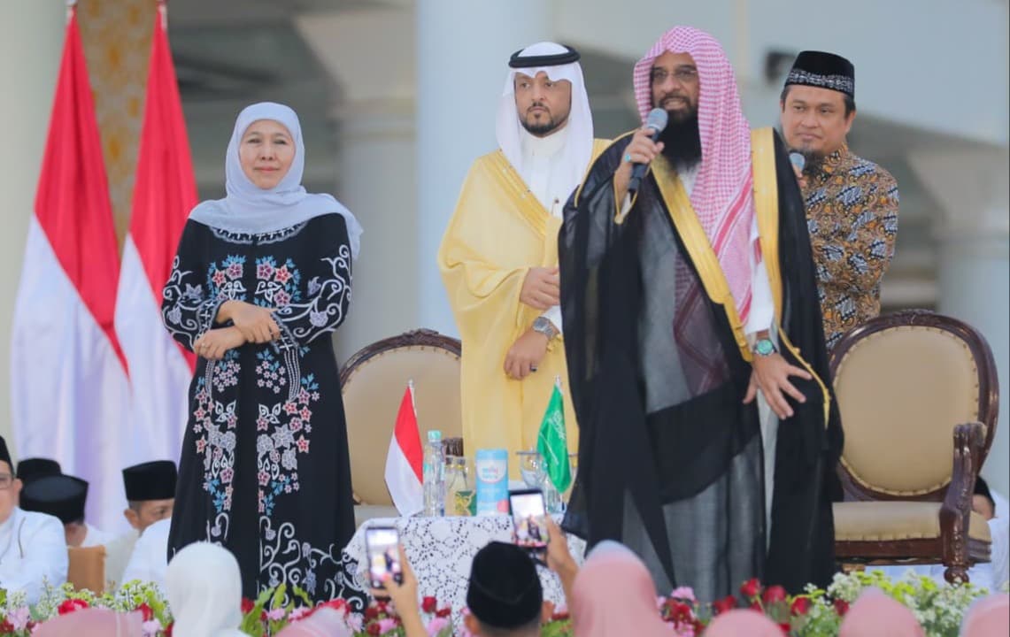 Buka Bersama Atase Agama Kedubes Arab Saudi, Gubernur Khofifah Terima Hadiah Kurma dari Raja Salman
