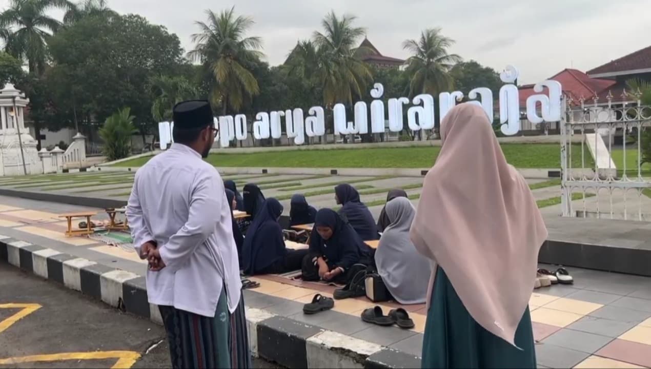 Ngaji On The Road: Cara Unik Santri Bahrusysyifa Lumajang Isi Waktu Ngabuburit