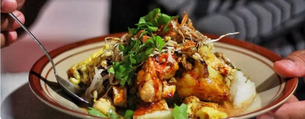 Tepo Kecap Ngawi: Kuliner Legendaris Berbentuk Prisma dengan Kuah Rempah Cam-caman yang Khas