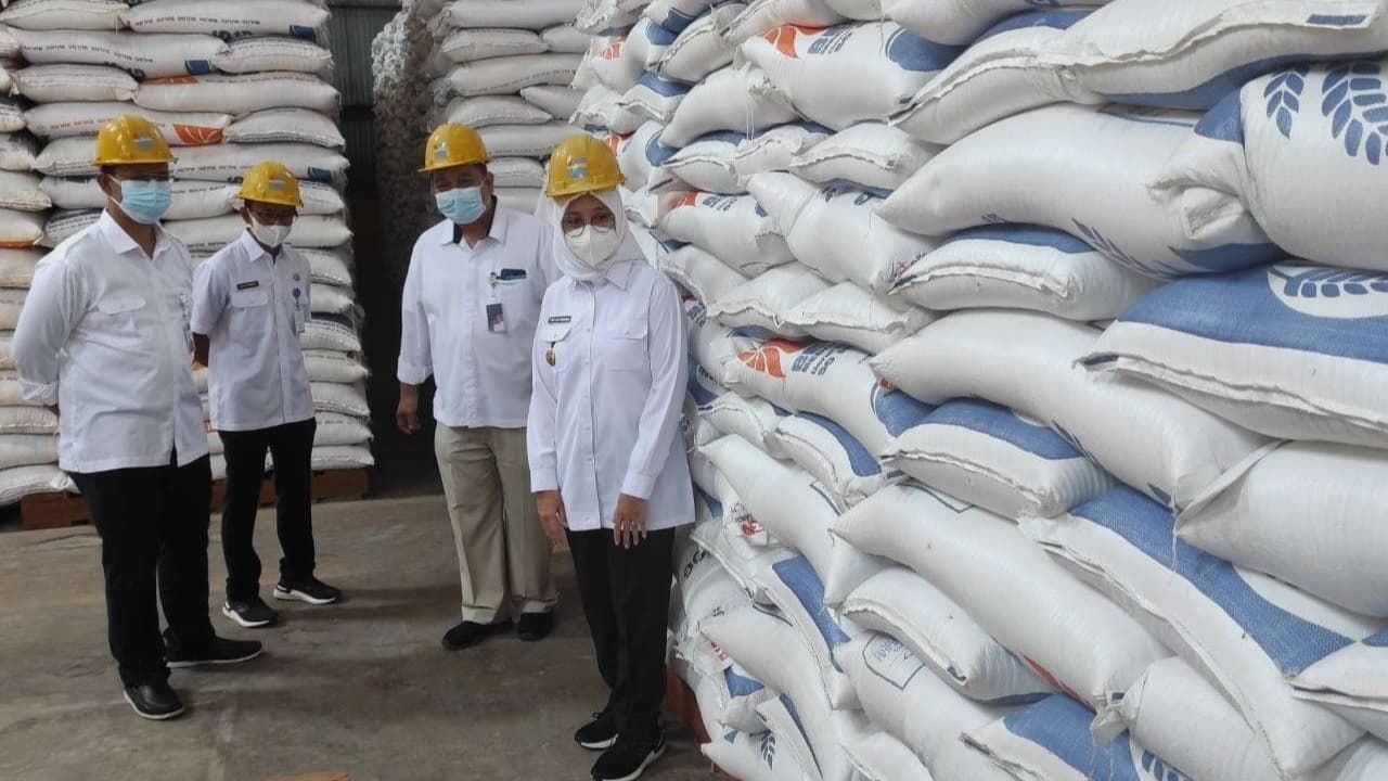 Selama Ramadhan Stok Beras Bulog Banyuwangi Aman dan Tembus 100 Ribu Ton