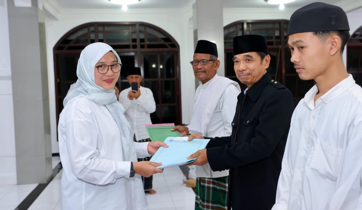 Perkuat Respons Pelayanan Publik, Bupati Ipuk Luncurkan Program “Lapor Camat” via Telepon dan WhatsApp