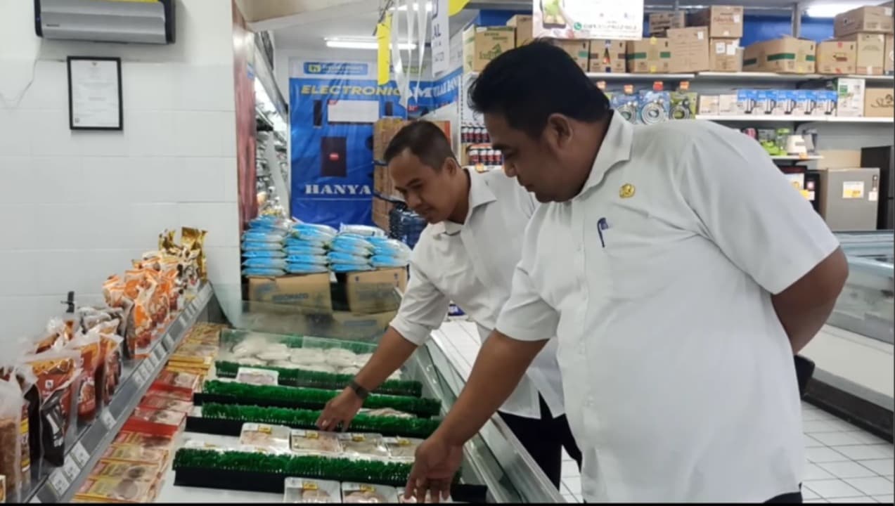 Pasca Temukan Minuman Kaleng Kadaluwarsa di Pasar Tradisional, Diskopumdag Sidak Pasar Modern di Bangkalan