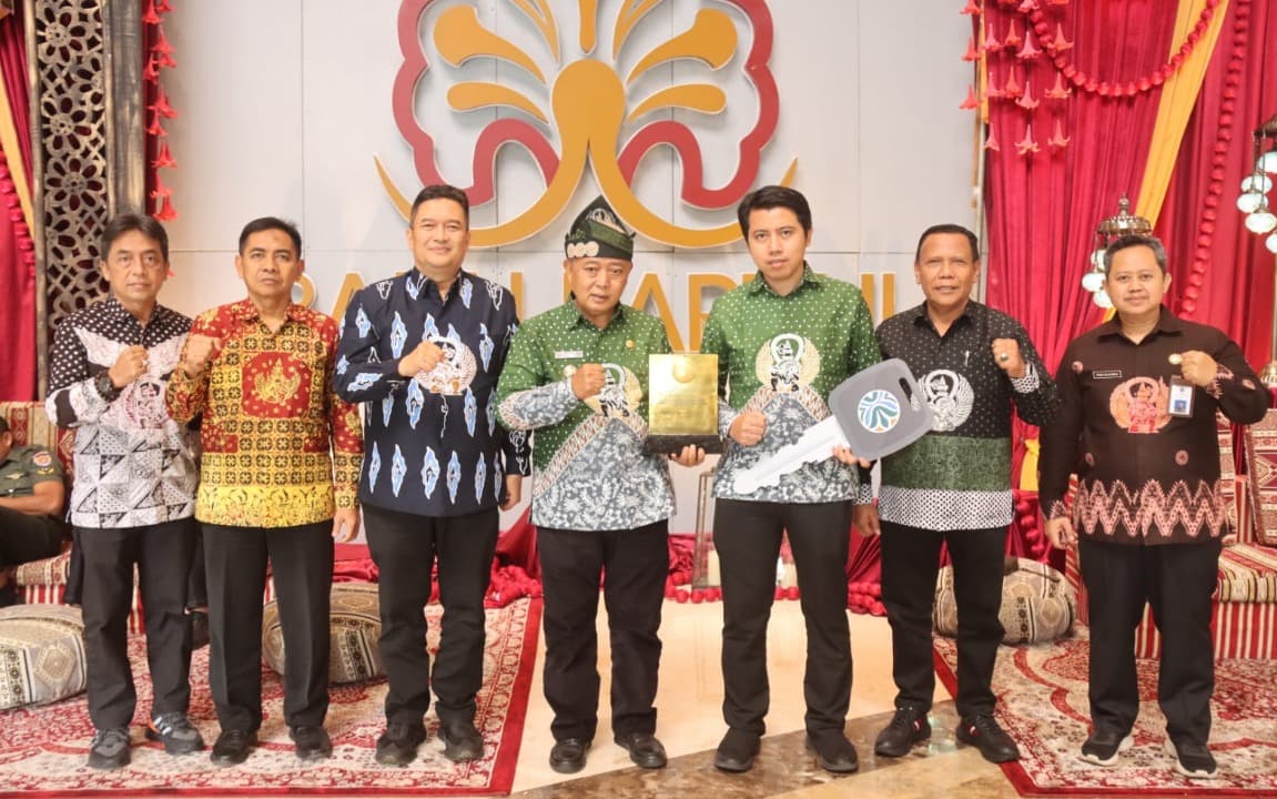 Diterima Langsung Bupati Malang, Kabupaten Malang Raih Predikat Menuju Kabupaten Bersih dari Pemerintah Pusat