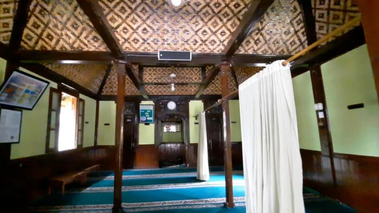 Langgar Gantung Berusia Dua Abad, Saksi Spiritualitas Warga Blitar