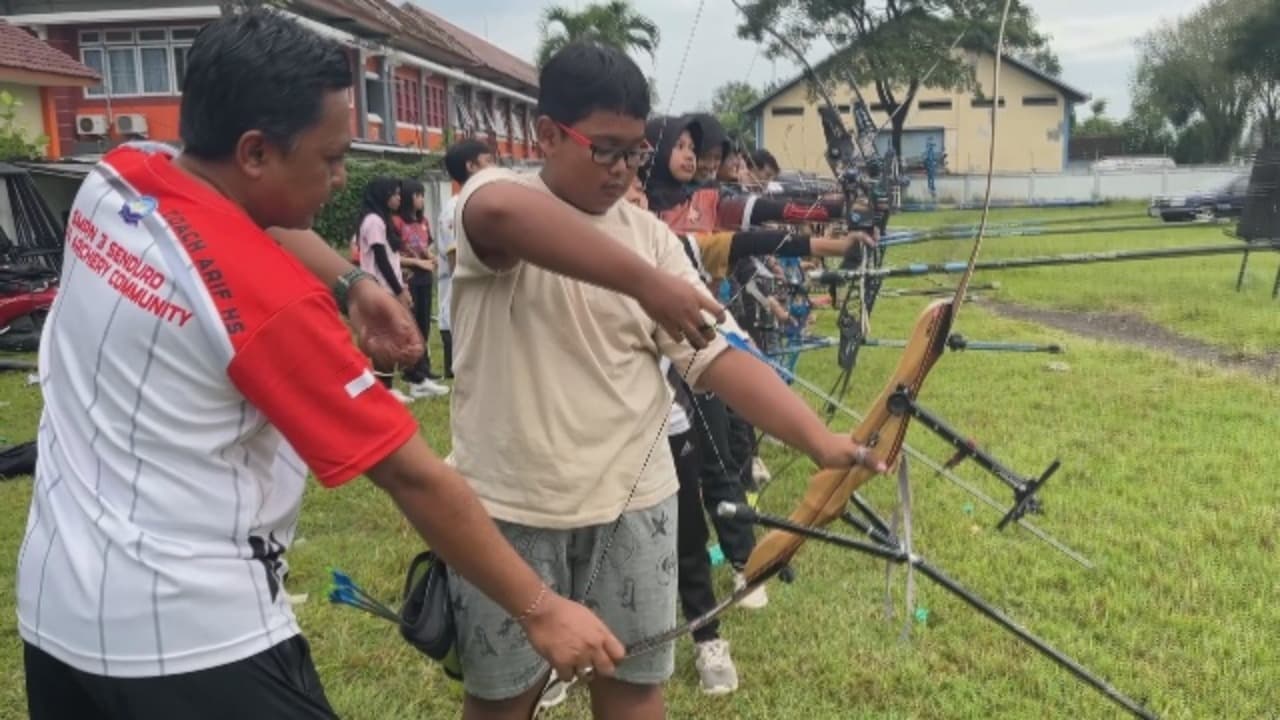 Ngabuburit Dengan Berlatih Memanah