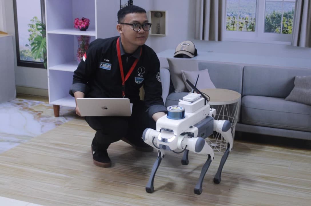 ITS Ciptakan RoboDog, Robot Anjing Otonom dengan Kendali Ribuan Kilometer
