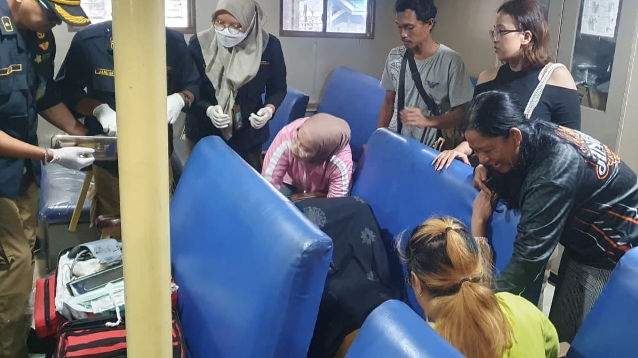 Seorang Bayi Laki Laki Lahir Dikapal Penyebrangan Selat Bali