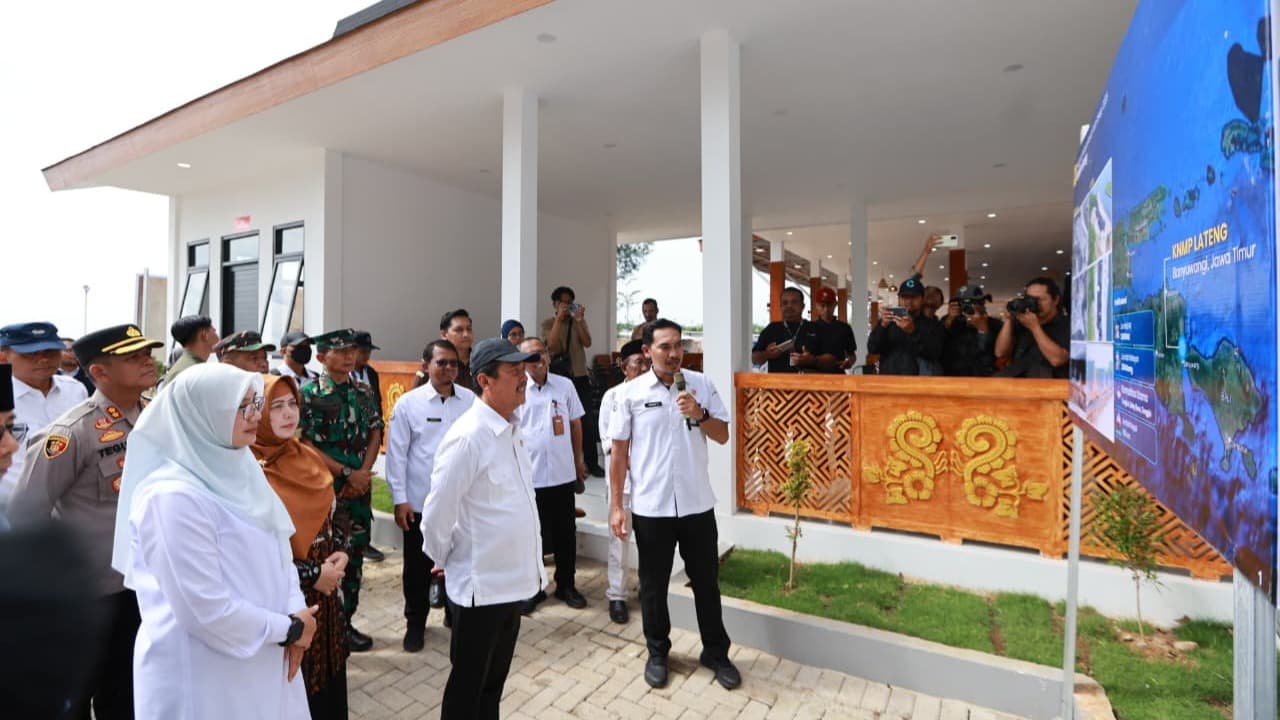 Menteri KKP Tambah Fasilitas SPBN dan Bantuan Kapal untuk Nelayan Banyuwangi
