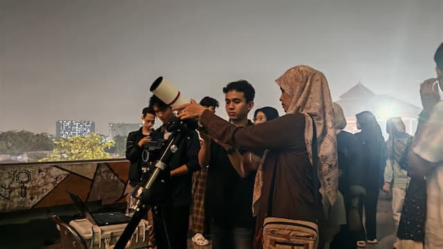 Tertutup Awan, Gerhana Bulan Total Tidak Terlihat di Surabaya