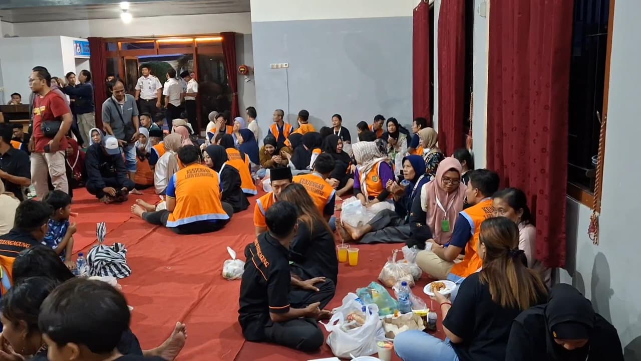 Penghuni Lapas Tulungagung Buka Puasa Bareng Keluarga, Suasana Haru Mewarnai Aula