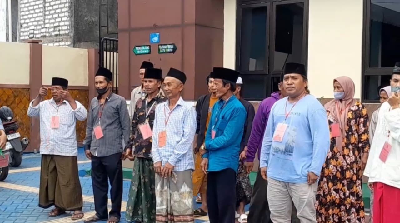 Warga Ketapang Daya Geruduk PN Sampang, Desak Hakim Hukum Berat Pelaku Pencurian