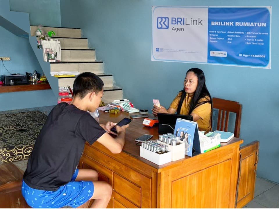 Mendorong Sharing Economy di Desa, BRILink Agen Rumiatun Perkuat Perputaran Uang Petani