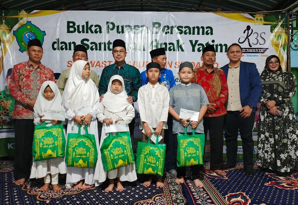 K3S SD Swasta dan JP Books Santuni 250 Anak Yatim di Rumah Dinas Ketua DPRD Sidoarjo