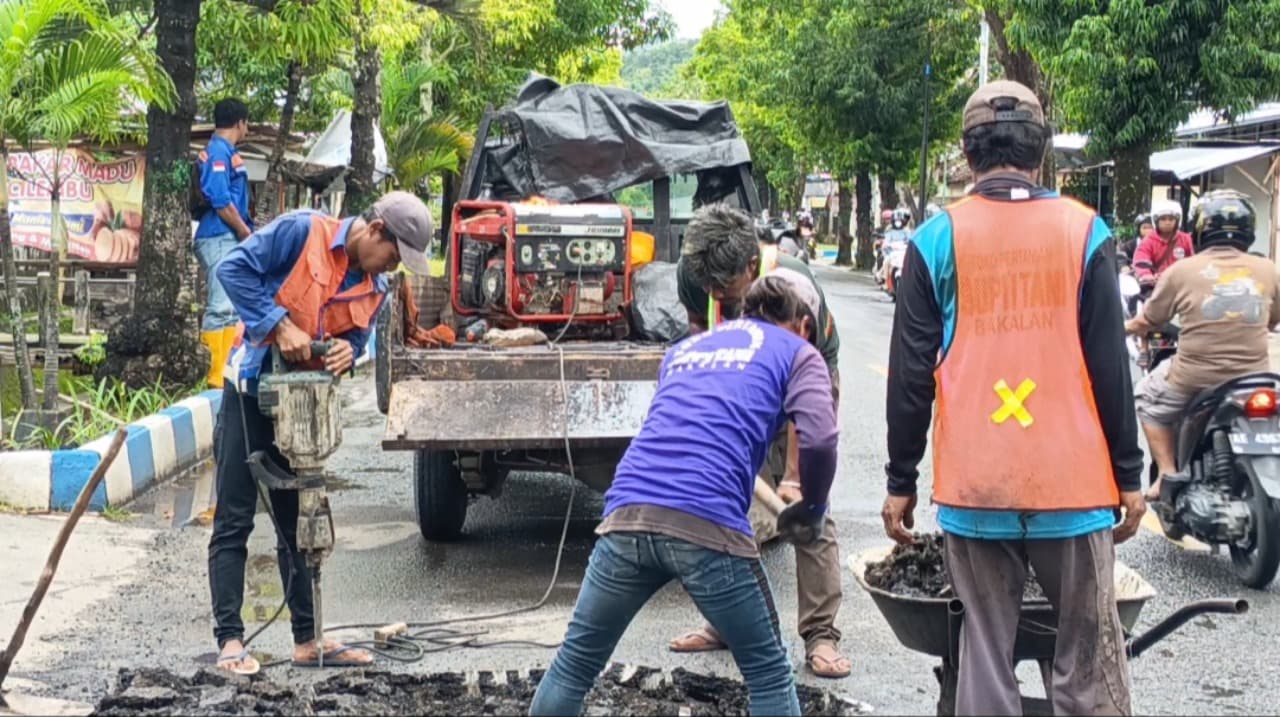 Sambut Mudik Lebaran, Pemprov Jatim Percepat Perbaikan Jalan