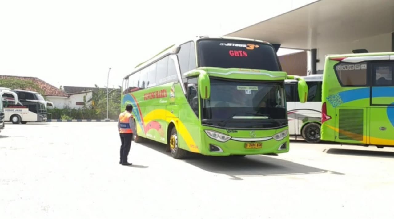 Antisipasi Lonjakan Pemudik, Terminal Arya Wiraraja Tambah Jam Kerja Petugas