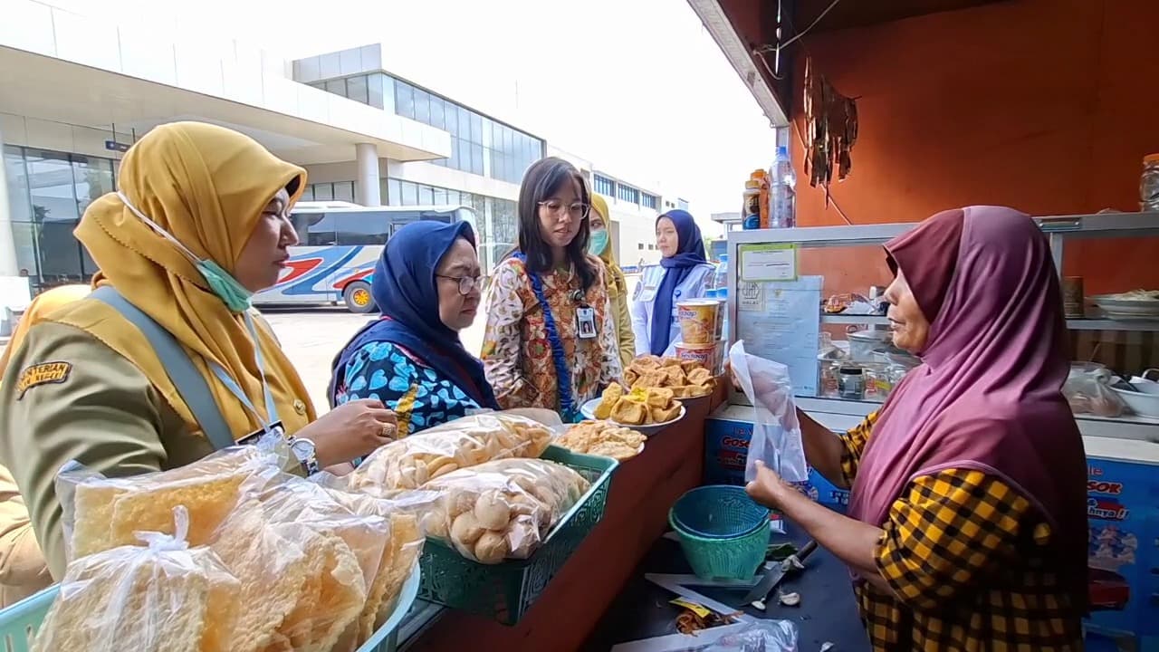 Jelang Arus Mudik Lebaran, Dinkes Jatim Sidak Sanitasi dan Keamanan Pangan di Stasiun serta Terminal Madiun