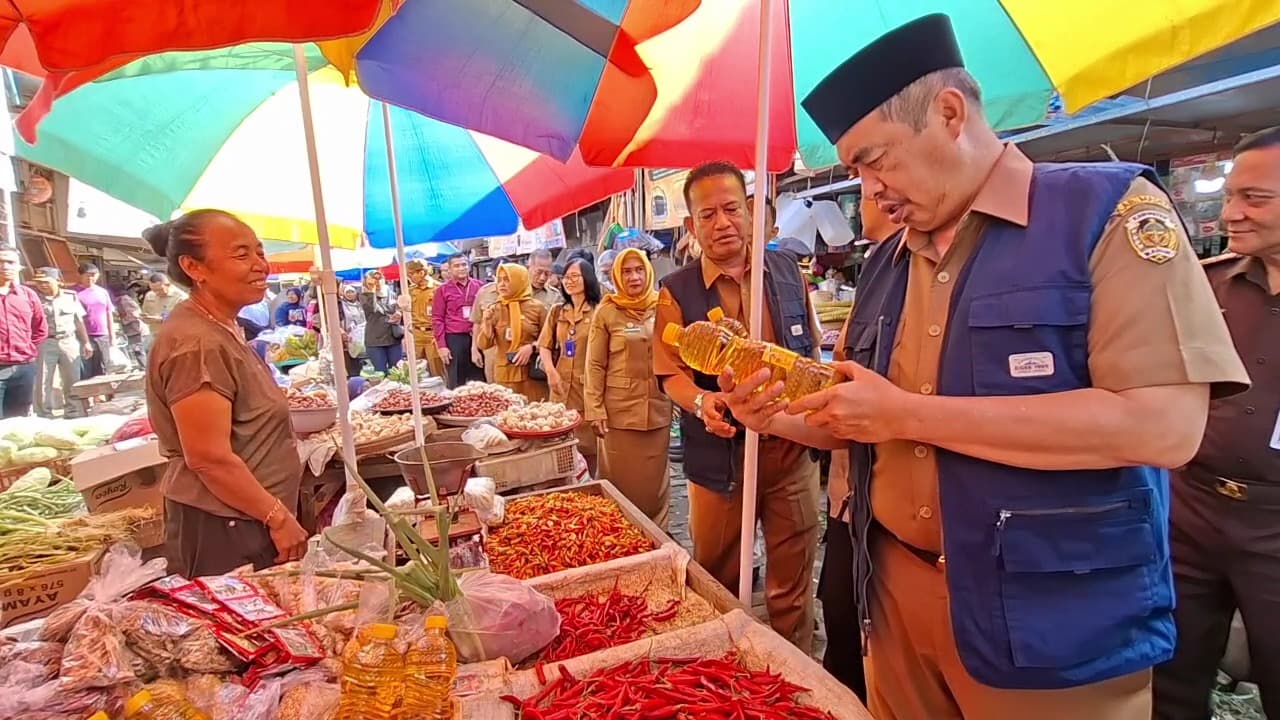 Sidak Pasar Caruban, Harga Cabai Tembus Rp90 Ribu dan Infrastruktur Pasar Dikeluhkan Pedagang