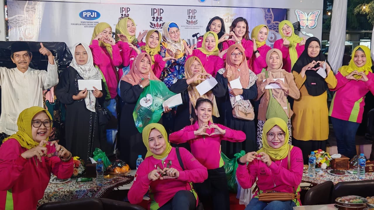 Komunitas Wanita IPIP Santuni 200 Marbot hingga Penggali Kubur di Surabaya
