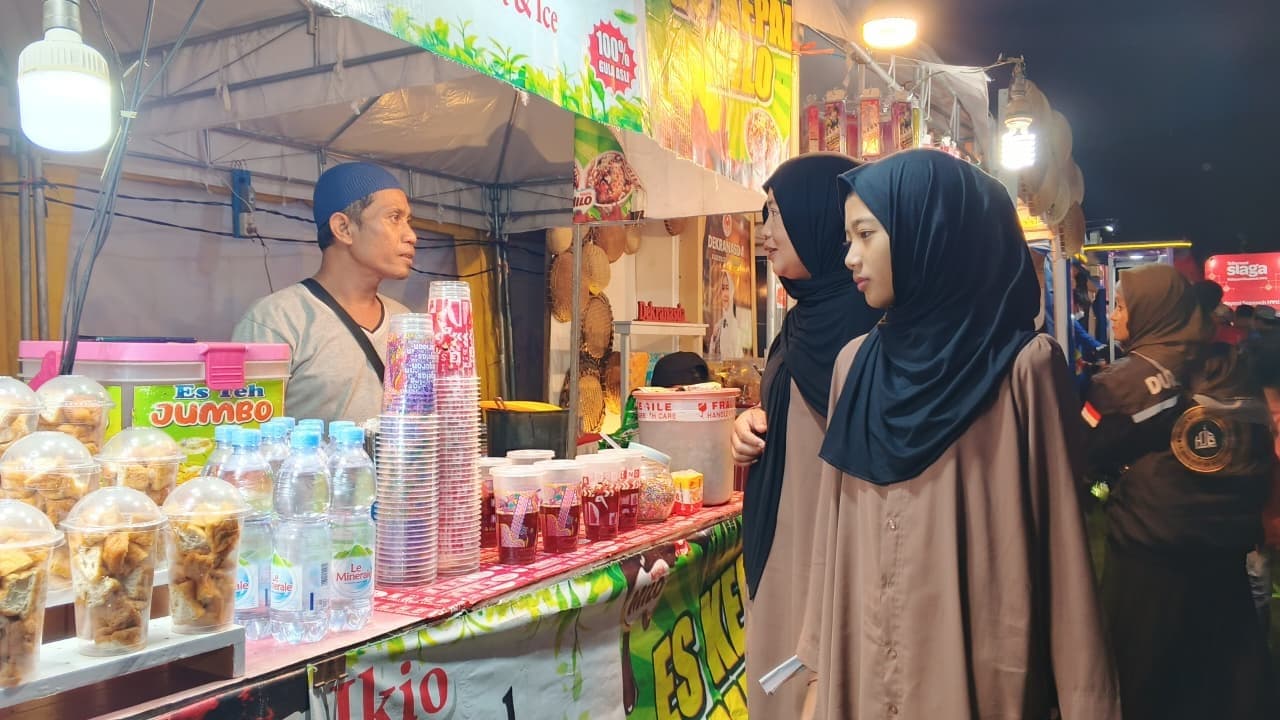Berburu Takjil Takjil Di Kampung Ramadhan