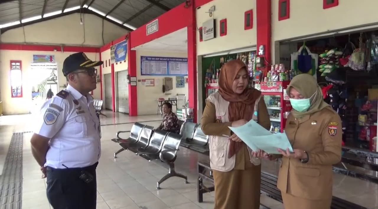 Sidak Keamanan Pangan di Terminal Kertonegoro Ngawi, Dinkes Temukan Produk Kedaluwarsa