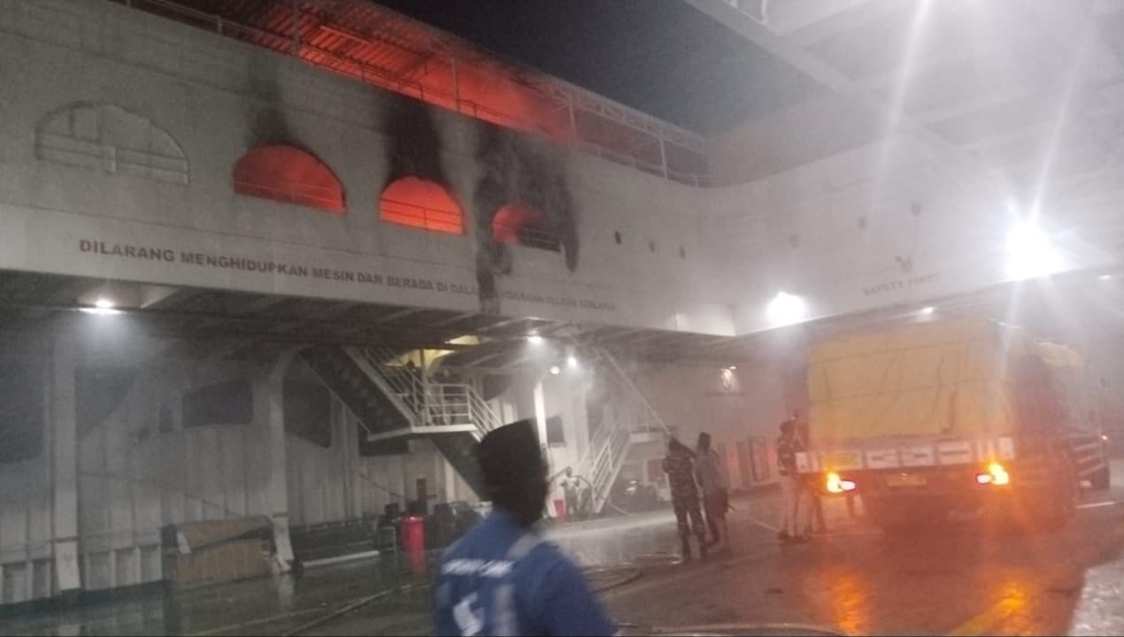 Saat Proses Muat di Pelabuhan Ketapang, Banyuwangi, KMP Port Link VII Terbakar
