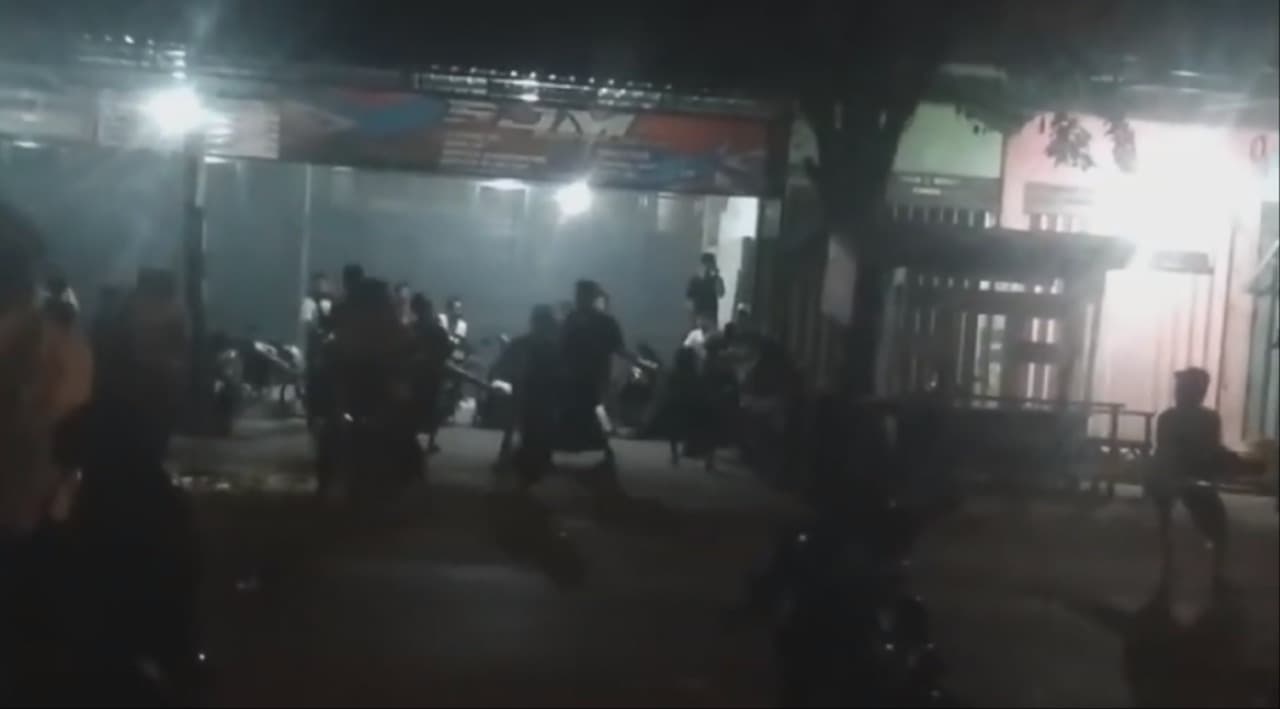 Resahkan Warga, Dua Kelompok Pemuda di Kamal Bangkalan Terlibat Perang Mercon Spirtus