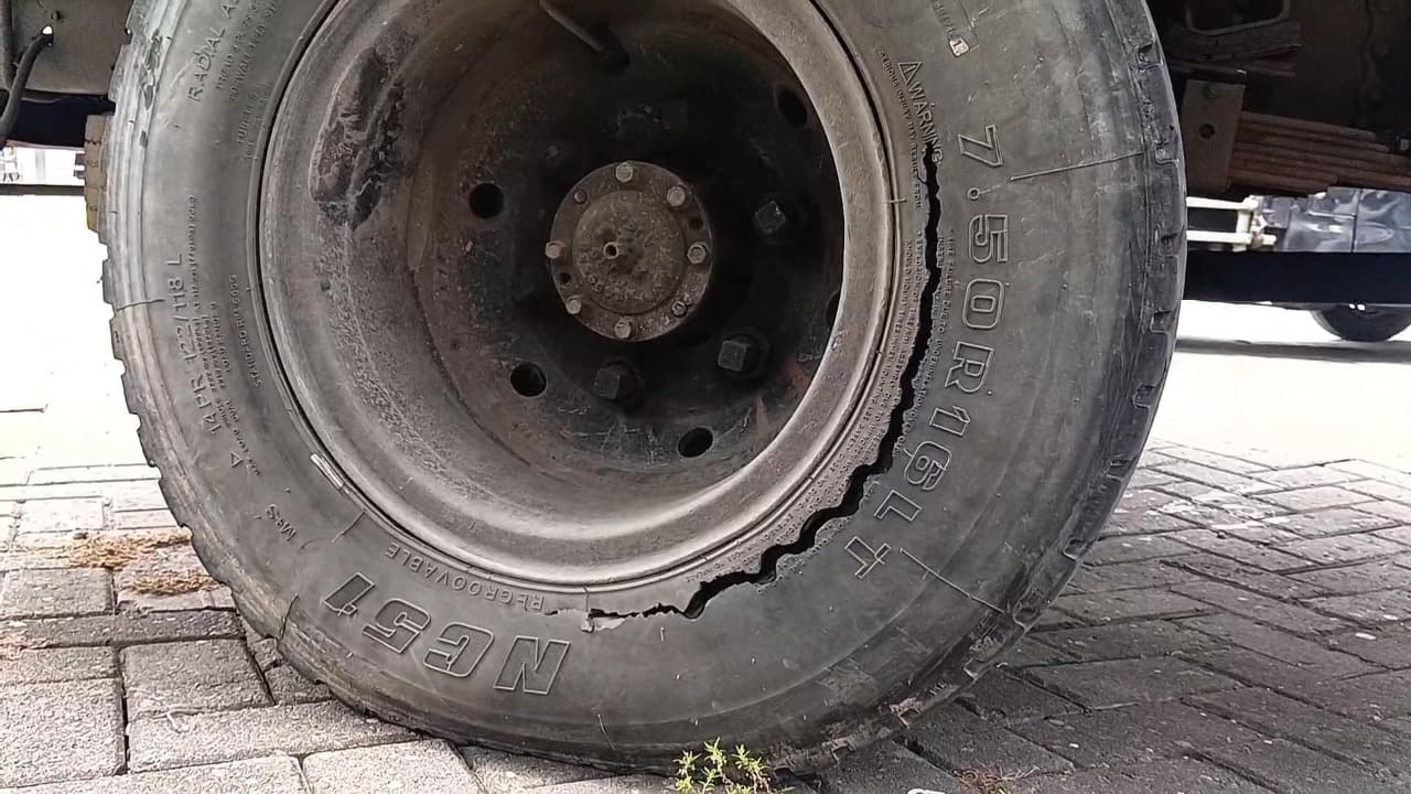 Jelang Mudik Lebaran, Dishub Jatim Razia Truk di Tulungagung