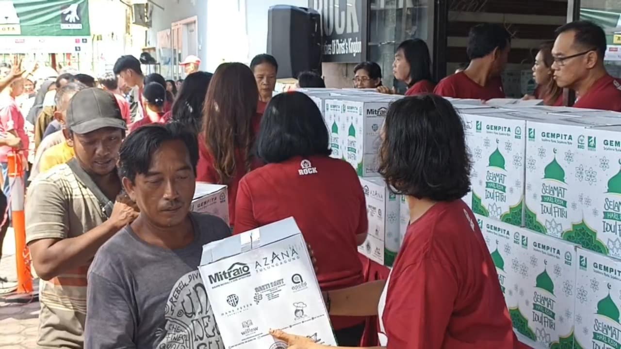 Gereja di Tulungagung Bagikan 2.200 Paket Sembako Lebaran untuk Warga Pra Sejahtera