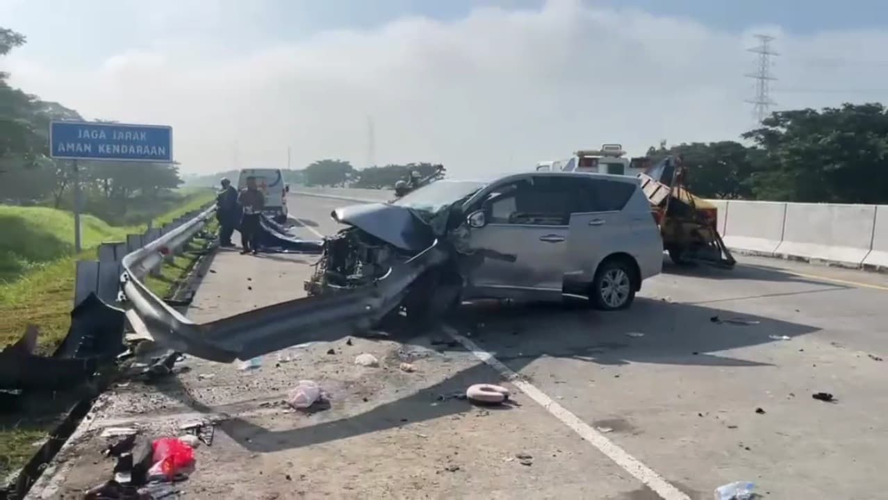 Minibus Tabrak Pembatas Tol Ngawi–Solo, Satu Pemudik Tewas dan Tujuh Luka-luka