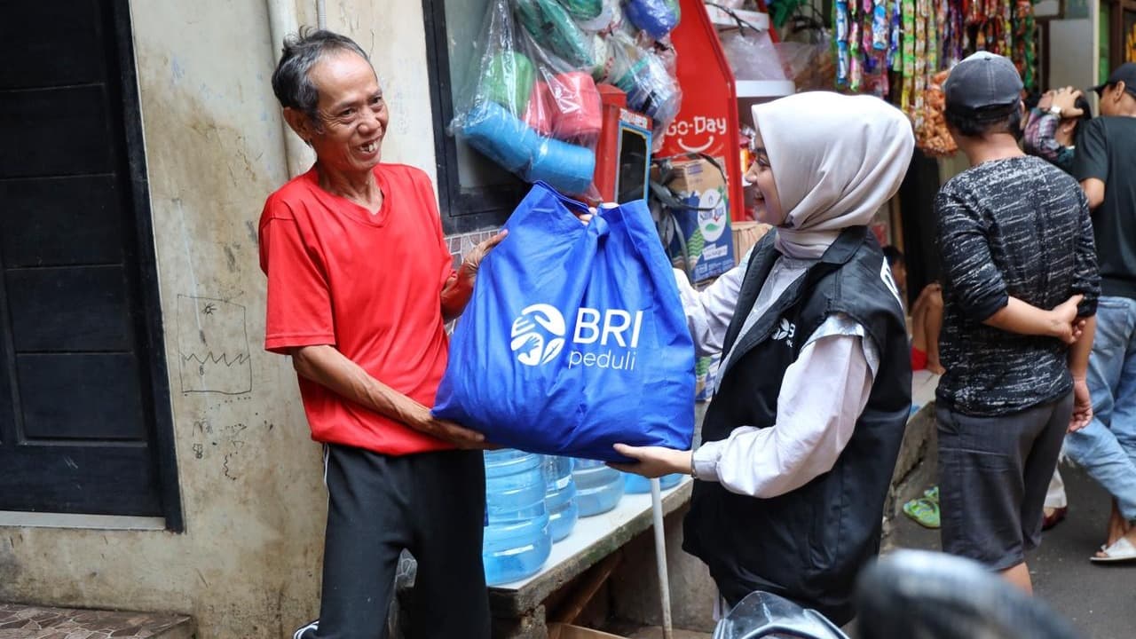 BRI Bagikan 279 Ribu Paket Sembako dan Santunan di Ramadan 2026