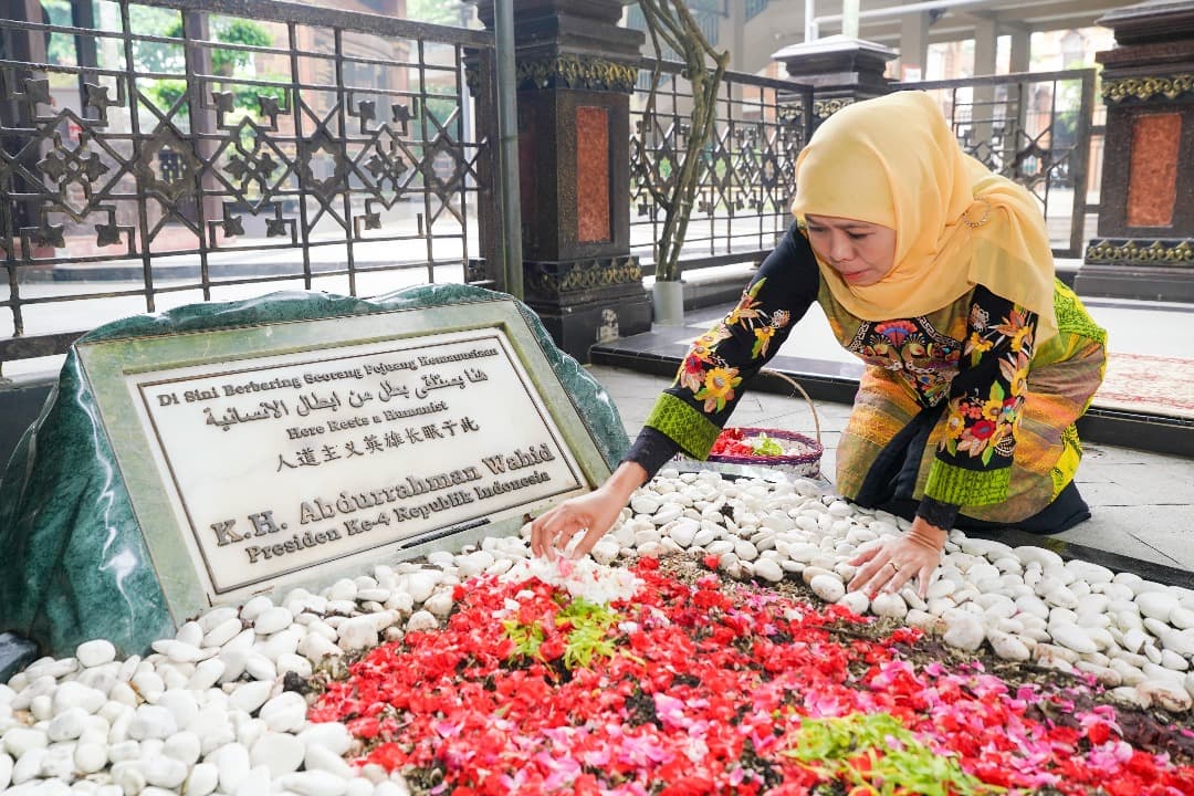 Jelang Idul Fitri 1447 H, Gubernur Khofifah Sowan Ulama dan Ziarah ke Makam Gus Dur