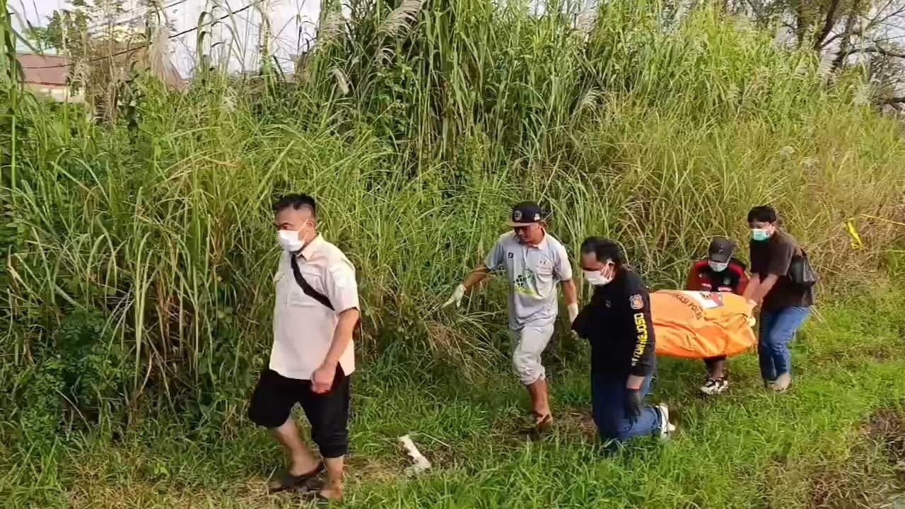 Mayat Perempuan Membusuk Ditemukan di Pantura Pasuruan